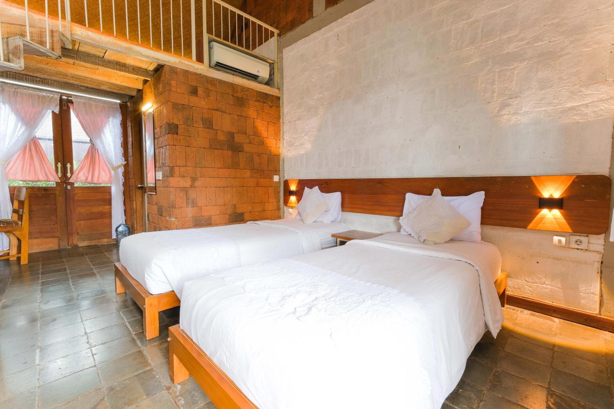 Bed and Breakfast Djajanti House Semarang Exterior foto
